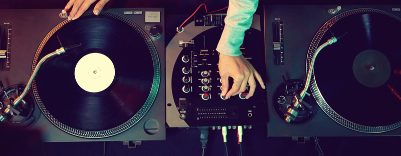 Sollten Sie eine .DJ-Domain Kaufen? Vorteile und Anwendungsfälle